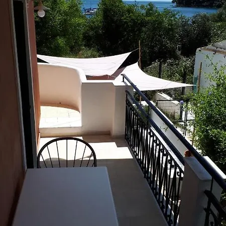 Apartament Garneli *